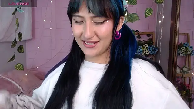 eyes moonn online show from 28, 4, 2026