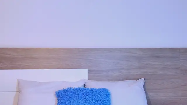 Elodie Laurent online show from 25, 3, 2026