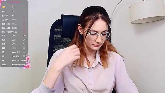 LoraLanett online show from 7, 5, 2026