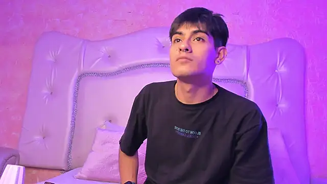 TylerCruz   online show from 11, 4, 2026