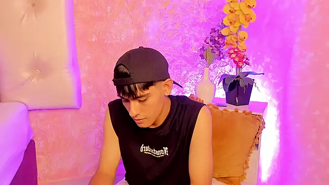TylerCruz   online show from 18, 4, 2026