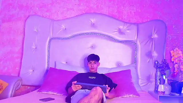TylerCruz   online show from 31, 3, 2026
