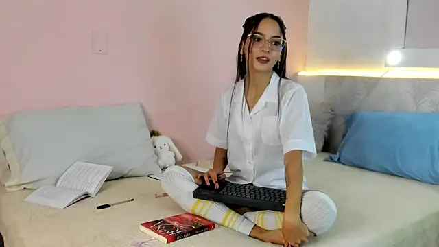Daphne Rosse online show from 9, 4, 2026