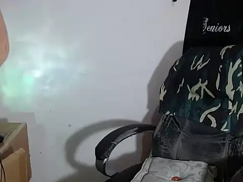 SexyboyHot2000 online show from 23, 4, 2026