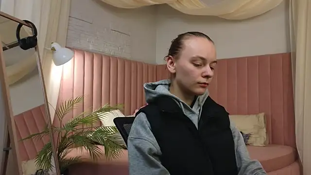 emma chaser online show from 21, 4, 2026