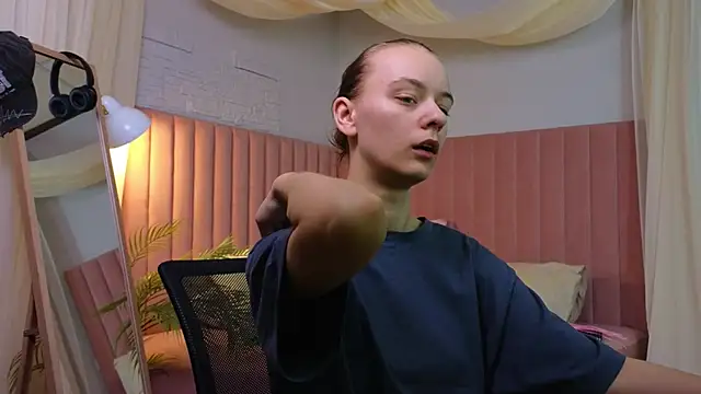emma chaser online show from 23, 4, 2026