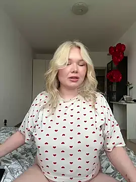 cutiejuliee online show from 13, 5, 2026