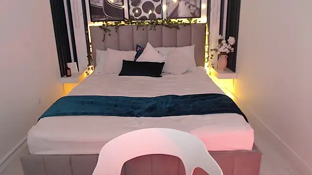 Snapshot of OliviaMills_ chatting on 9, 4, 2026 OliviaMills online show from 9, 4, 2026