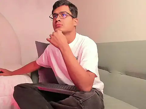 ThiagoVega  online show from 26, 6, 2026