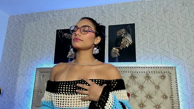 ValeAlvarez  online show from 19, 4, 2026