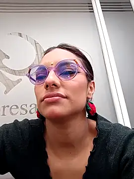 ValeAlvarez  online show from 22, 4, 2026