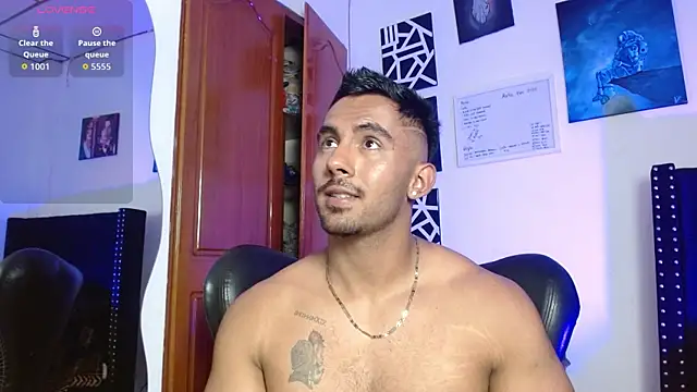 Snapshot of romanpearce_ chatting on 1, 5, 2026 romanpearce online show from 1, 5, 2026