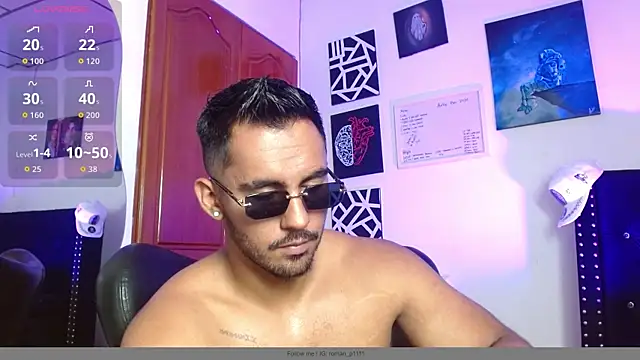 Snapshot of romanpearce_ chatting on 6, 5, 2026 romanpearce online show from 6, 5, 2026