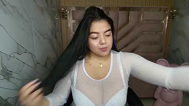 Snapshot of luna__r_ chatting on 5, 5, 2026 luna r online show from 5, 5, 2026