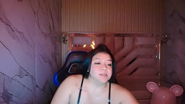 Snapshot of luna__r_ chatting on 9, 5, 2026 luna r online show from 9, 5, 2026