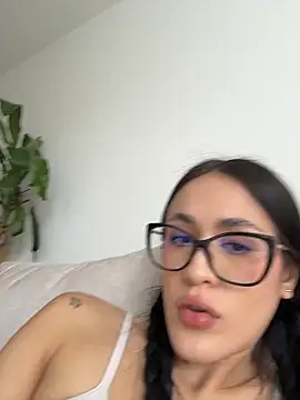 Snapshot of SerenaFox_ chatting on 21, 4, 2026 SerenaFox online show from 21, 4, 2026