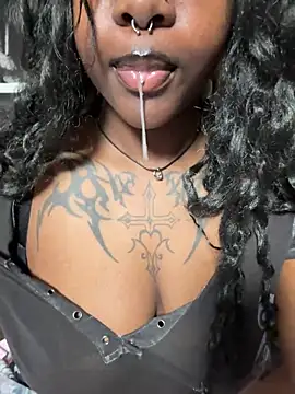Nyla xox online show from 12, 4, 2026