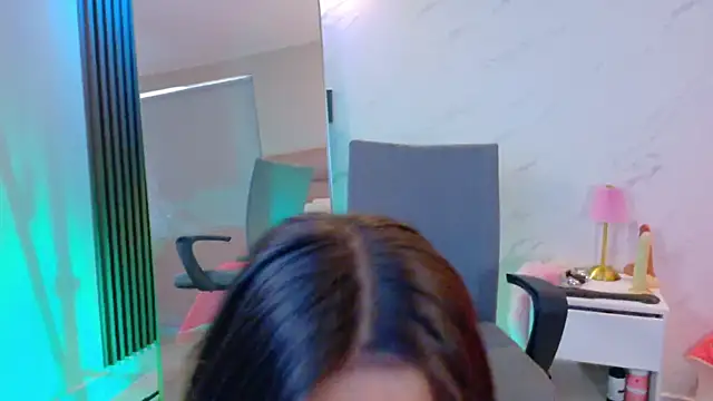 Charlott  18 online show from 8, 4, 2026