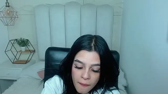 mia velvetk online show from 13, 5, 2026
