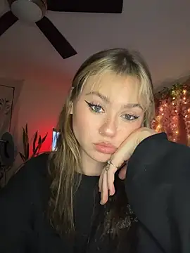 peachesncreamyy online show from 28, 4, 2026