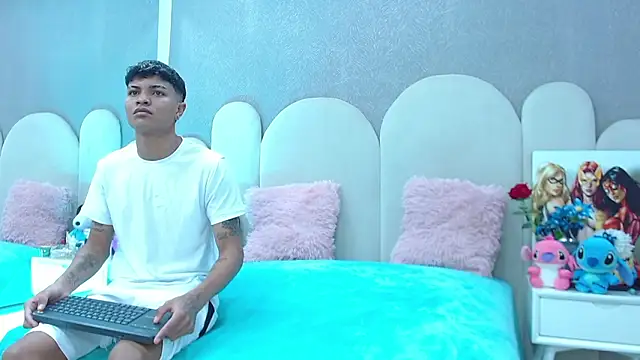 party duo playboy online show from 25, 3, 2026