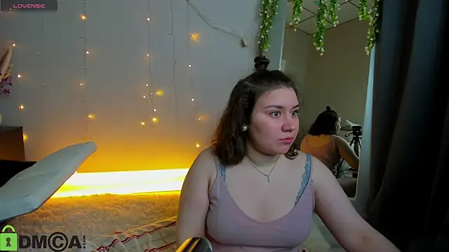 Maya Raay online show from 4, 5, 2026