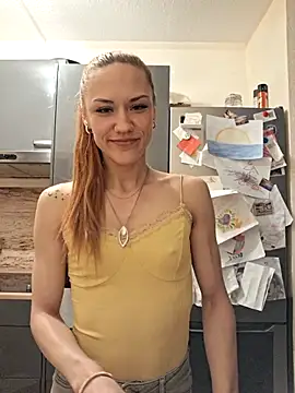 SlimBellaOfficial online show from 14, 4, 2026