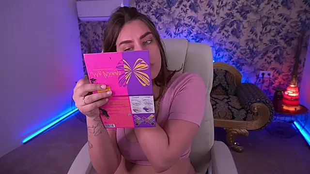 HeyKitten online show from 12, 4, 2026