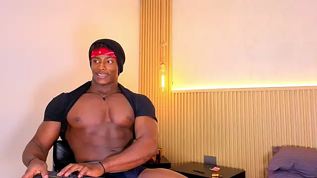 Snapshot of maxmuscle10 chatting on 4, 6, 2026 maxmuscle10 online show from 4, 6, 2026