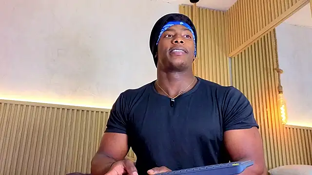 Snapshot of maxmuscle10 chatting on 14, 6, 2026 maxmuscle10 online show from 14, 6, 2026