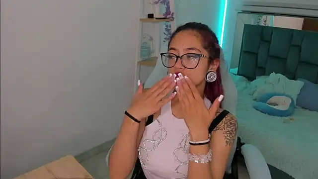 Sara Red X online show from 17, 5, 2026