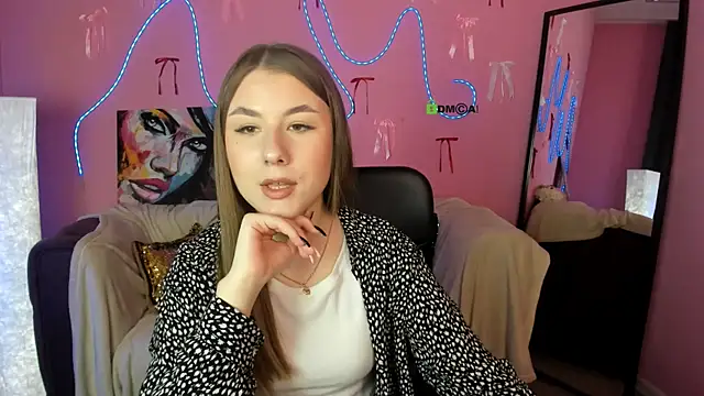 luna wisper online show from 6, 4, 2026