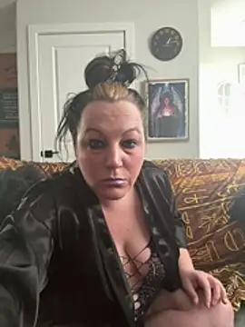 Queenemerald online show from 27, 3, 2026