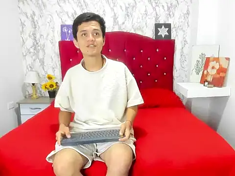 Alejandra and James  online show from 13, 4, 2026
