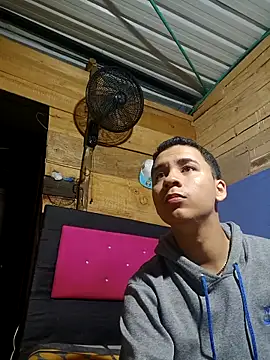 Snapshot of Emyli_Liamm chatting on 26, 3, 2026 Emyli Liamm online show from 26, 3, 2026