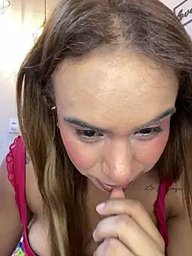Jullyanaximeness online show from 5, 7, 2026