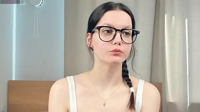 JuliannPaysour online show from 2, 4, 2026