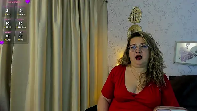 Martinacurvy  online show from 13, 6, 2026