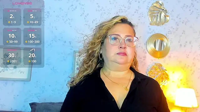 Martinacurvy  online show from 15, 4, 2026