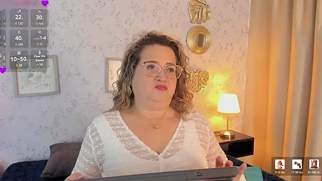 Martinacurvy  online show from 21, 5, 2026