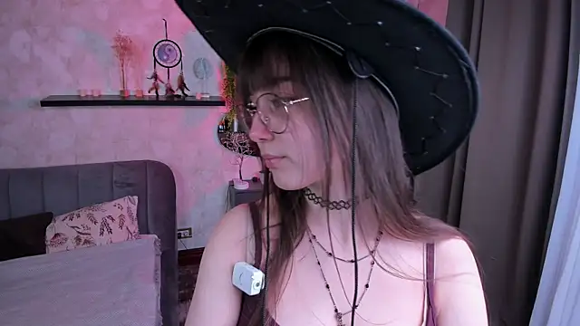 LaelIvie online show from 21, 4, 2026
