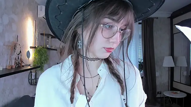 LaelIvie online show from 18, 4, 2026