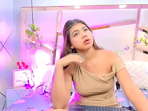 Snapshot of WinnieClarke chatting on 1, 4, 2026 WinnieClarke online show from 1, 4, 2026