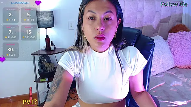 CharlottLee online show from 15, 4, 2026