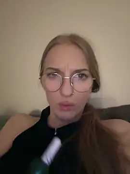 EvaEvis online show from 15, 4, 2026