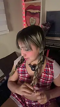 NinaValencia  online show from 23, 5, 2026