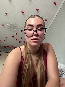 MissAuroraX online show from 14, 5, 2026