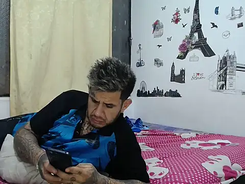 Snapshot of allison_maxtattoo_ chatting on 5, 4, 2026 allison maxtattoo online show from 5, 4, 2026