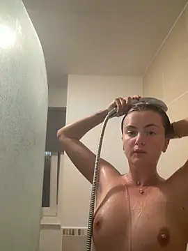 LolaSkyee online show from 21, 5, 2026