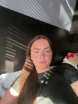 LolaSkyee online show from 26, 5, 2026